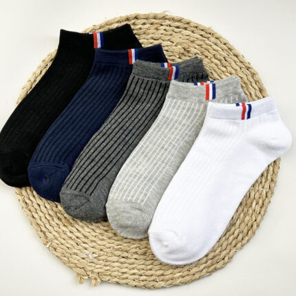 Dünne, flache, atmungsaktive und schweißabsorbierende weiße Baumwollsocken
