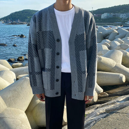 Karierte Strickjacke