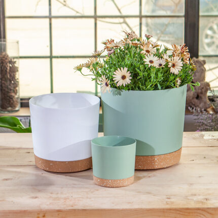 Round Straight Plastic Anthony Flowerpot