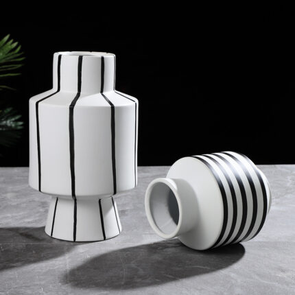 Schwarz-weiß gestreifte Keramik Vase Licht Luxus modernes Haus