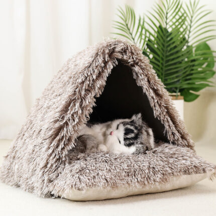 Katzen nest halb geschlossener Winter warmer kleiner Hund Thai