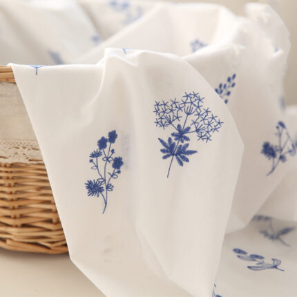Weiß Hintergrund Blau Blume Exquisite Stickerei Reiner Baumwolle Bestickt Kleid Vorhang Hemd Handgemachte Diy Stoff