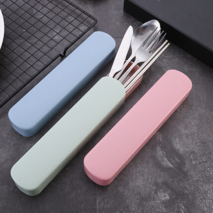 Edelstahl-Geschirr-Set Messer und Gabel und Löffel und Essstäbchen verpackt