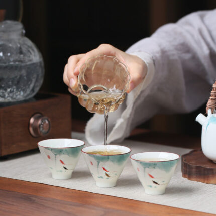 Hand bemalte Fische spielen unter glasur Porzellan Tee tasse